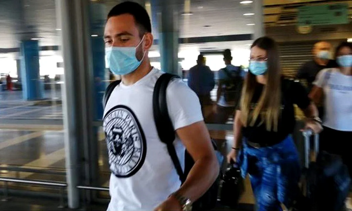 Ζίβκοβιτς - Ήρθε με ασπρόμαυρο t-shirt: «Δεν είναι τυχαίο»