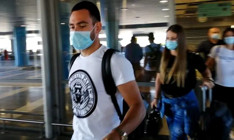 Ζίβκοβιτς - Ήρθε με ασπρόμαυρο t-shirt: «Δεν είναι τυχαίο»