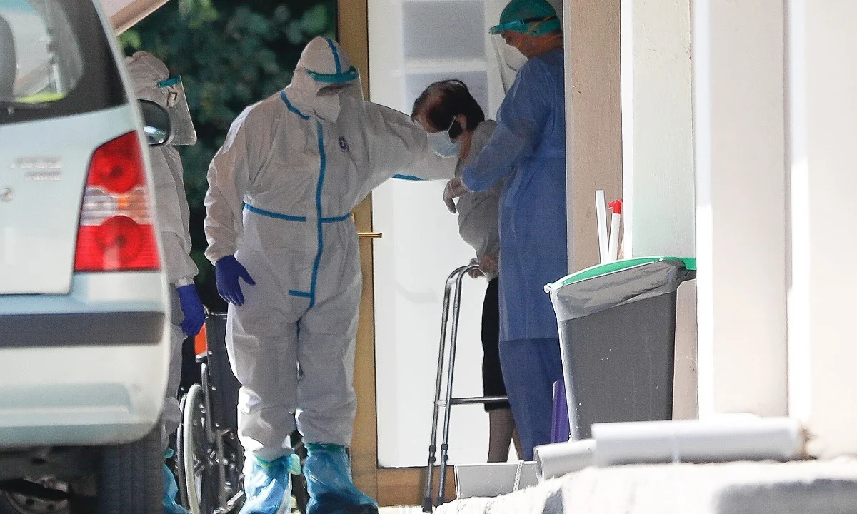 Κορονοϊός: Μειώνονται τα κρούσματα - Σταθερός ο αριθμός των διασωληνωμένων