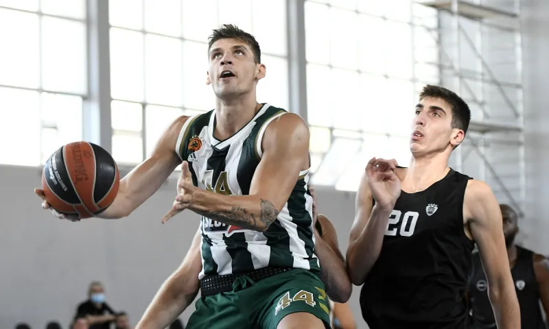 Ντίνος Μήτογλου: Με το... πόδι στο γκάζι