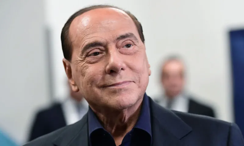 Σίλβιο Μπερλουσκόνι: Κερδίζει τη «μάχη» με τον κορονοϊό - Η κατάσταση της υγείας του