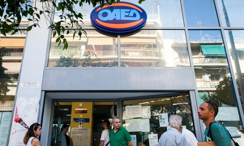 ΟΑΕΔ: Πότε ξεκινούν οι αιτήσεις για το εποχιακό επίδομα - Ποιοι οι δικαιούχοι