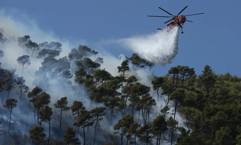 Πυρκαγιά - Καλύβια: Εκκενώνονται και οι οικισμοί Όλυμπος και Αγροτικής Τράπεζας