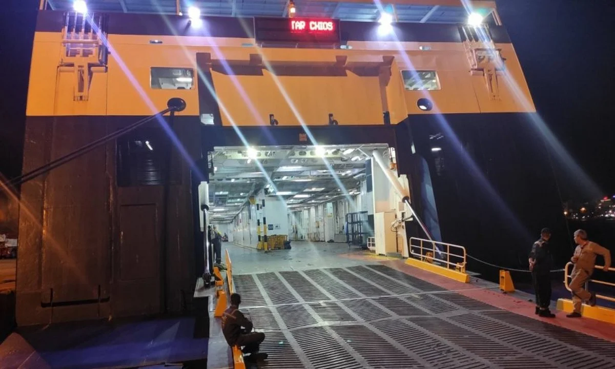 Για τη Λέσβο αποπλέει το Blue Star Chios - Θα φιλοξενήσει μετανάστες