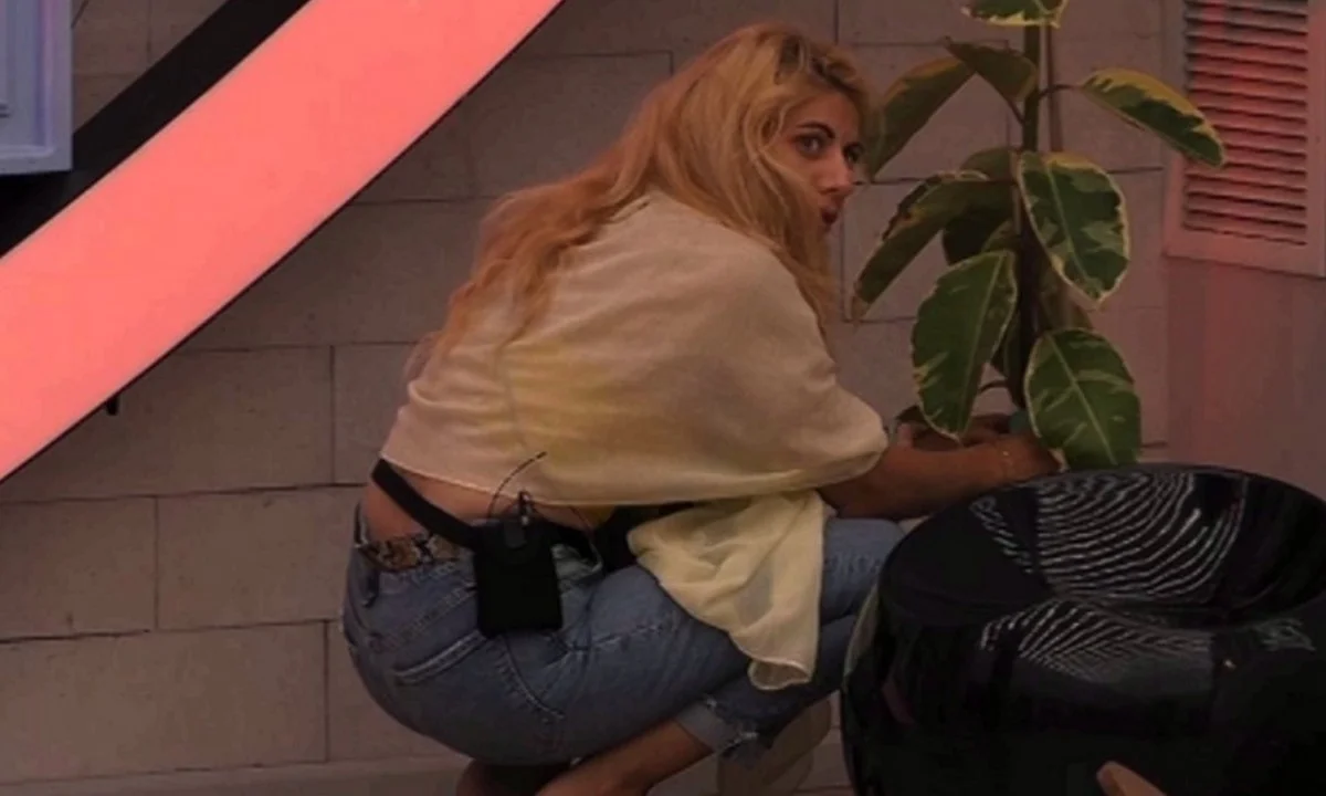 Big Brother: Έπος! Η Άννα Μαρία πότιζε τα πλαστικά φυτά!