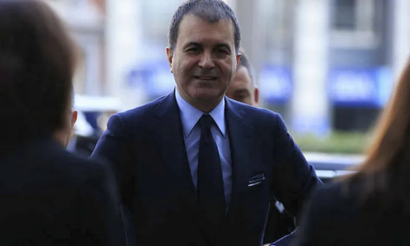 Άγκυρα κατά Μακρόν - Γίνει λόγος για αποικιοκρατικό νου!
