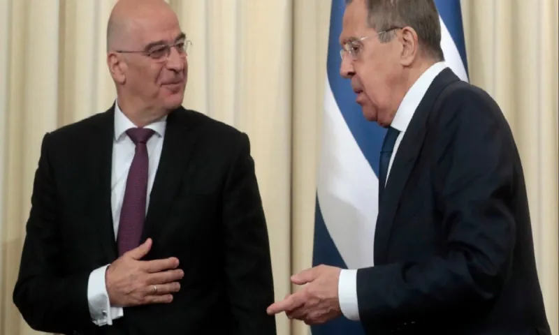 Ρωσία: Τηλεφωνική επικοινωνία Δένδια - Λαβρόφ