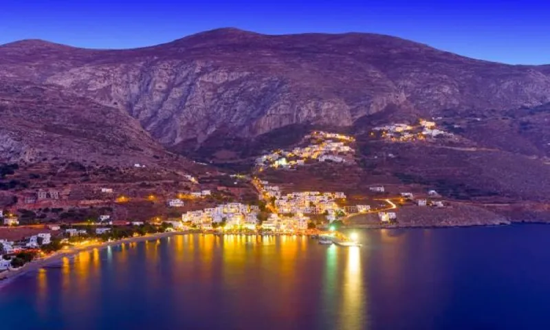 Έλληνας μαγαζάτορας κράζει πλοίο του Πολεμικού Ναυτικού επειδή κάνει θόρυβο