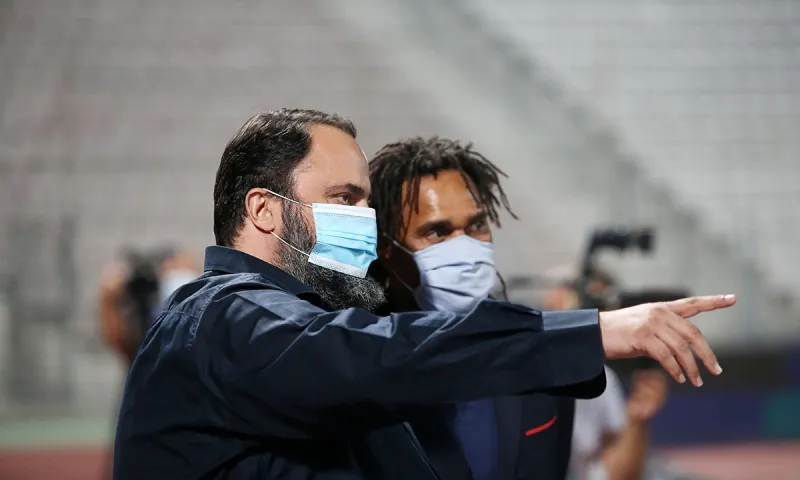 ΑΕΚ - Ολυμπιακός: Στο Βόλο ο Μαρινάκης