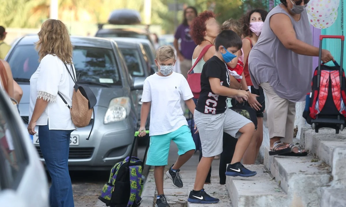 Σχολεία: Πρώτο κουδούνι με μάσκες και αντισηπτικά (pics)