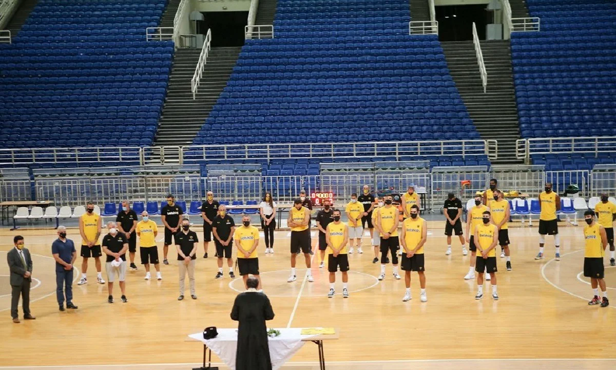 ΑΕΚ: Αγιασμός στο ΟΑΚΑ σε κλειστό κύκλο (pics)