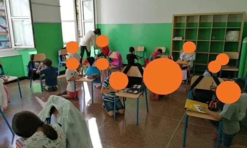 Ιταλία - Απίστευτο: Μαθητές κάθονται στο πάτωμα και ζωγραφίζουν ακουμπώντας στις καρέκλες (pic)