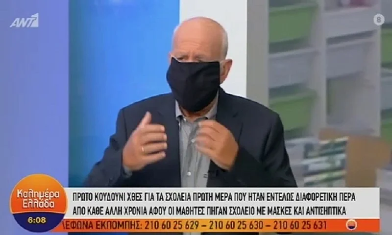 Παπαδάκης: Δοκίμασε τη μαθητική μάσκα ζωντανά στην εκπομπή του (vid)