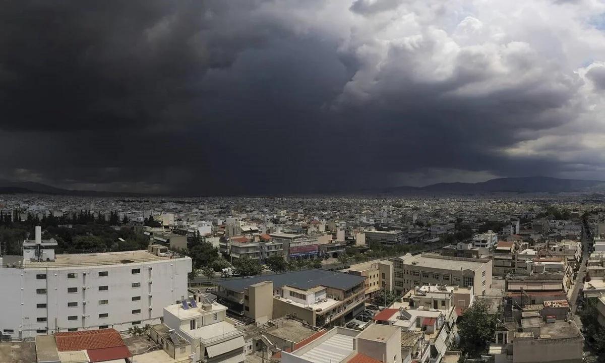 Κακοκαιρία «Ιανός»: Τα τέσσερα σενάρια για την πορεία της καταιγίδας