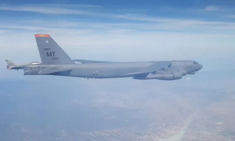 Ελληνικά F-16 συνόδευσαν αμερικανικά  βομβαρδιστικά