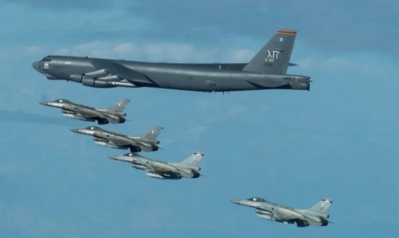 Ελληνικά F16 μαζί ένα αμερικανικό B-52H στην Ανατολική Μεσόγειο - Μουδιασμένη η Άγκυρα