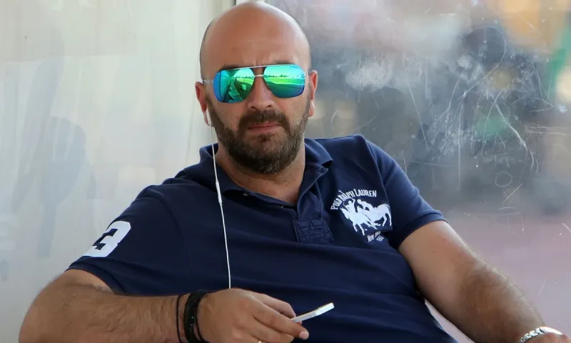 Χανιά: Ο «μετρ» των ανόδων στους Κρητικούς!