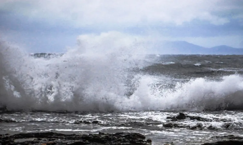 Κακοκαιρία Ιανός: Σάρωσε την Κεφαλονιά-Ζημιές σε όλο το νησί (vids)