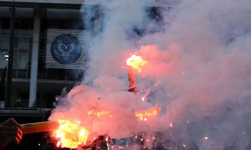 Αμερικανική πρεσβεία: Εκτοξεύθηκε φωτοβολίδα - Συναγερμός στην ΕΛ.ΑΣ