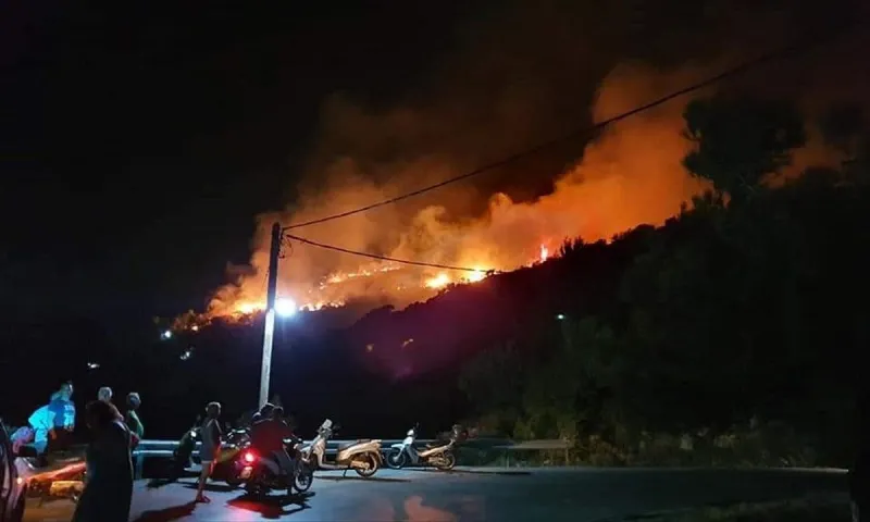 Νέα φωτιά στο ΚΥΤ της Σάμου