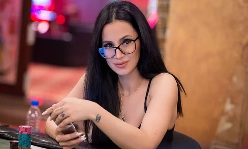 Big Brother: Διέρρευσε και δεύτερο ροζ βίντεο της Χριστίνας