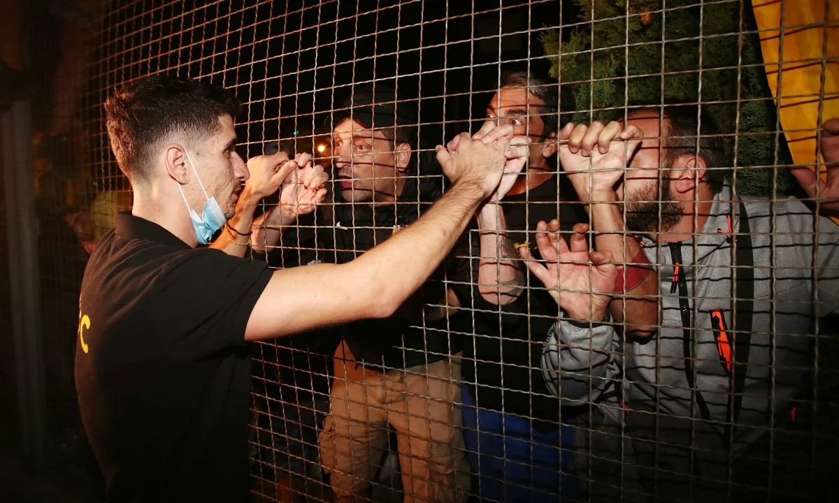 ΑΕΚ: Οπαδοί σε Μάνταλο -«Οδήγησε την ομάδα εσύ, μην μασάς και προχώρα»