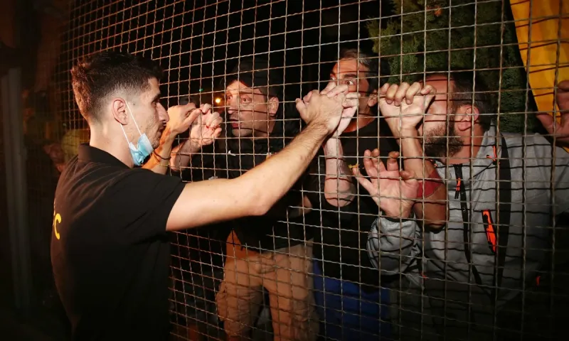 ΑΕΚ: Οπαδοί σε Μάνταλο -«Οδήγησε την ομάδα εσύ, μην μασάς και προχώρα»