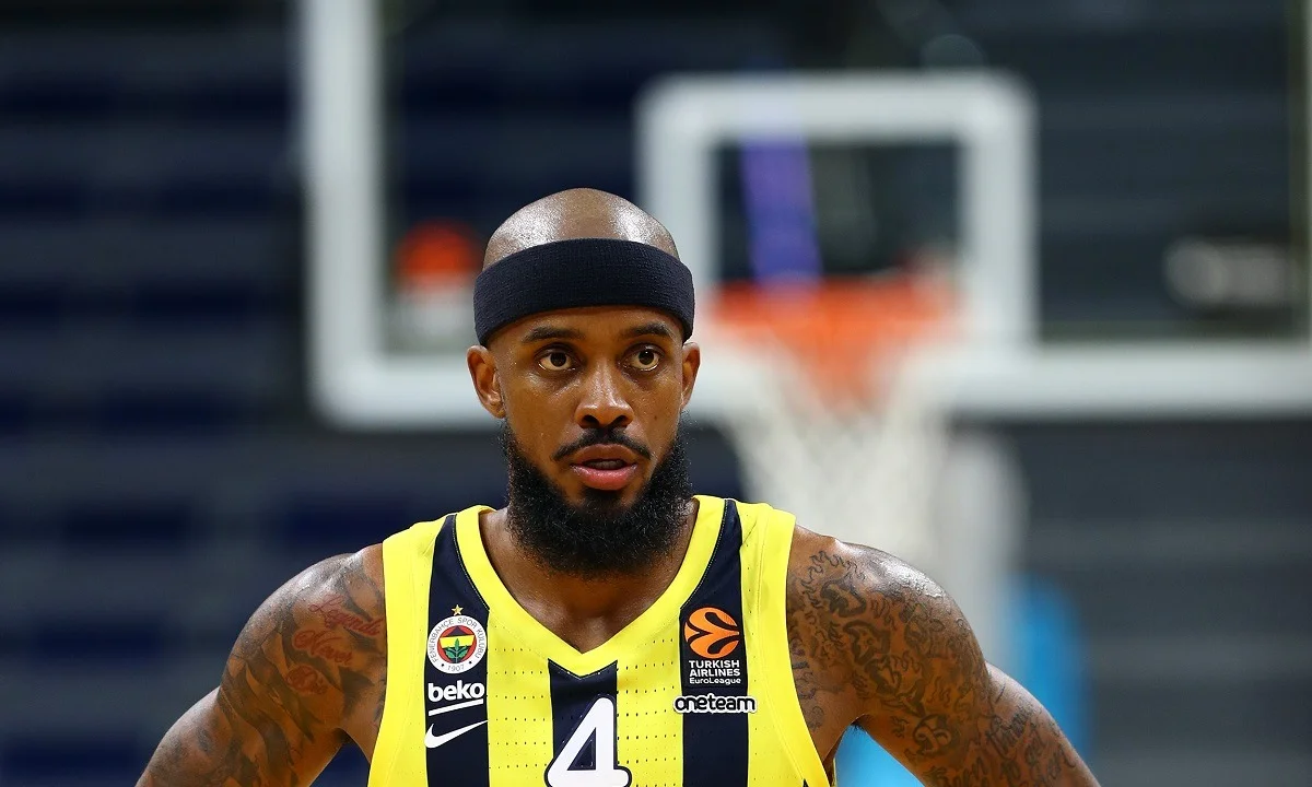 Φενέρμπαχτσε- Ερυθρός Αστέρας 77-63: Δια χειρός Μπράουν