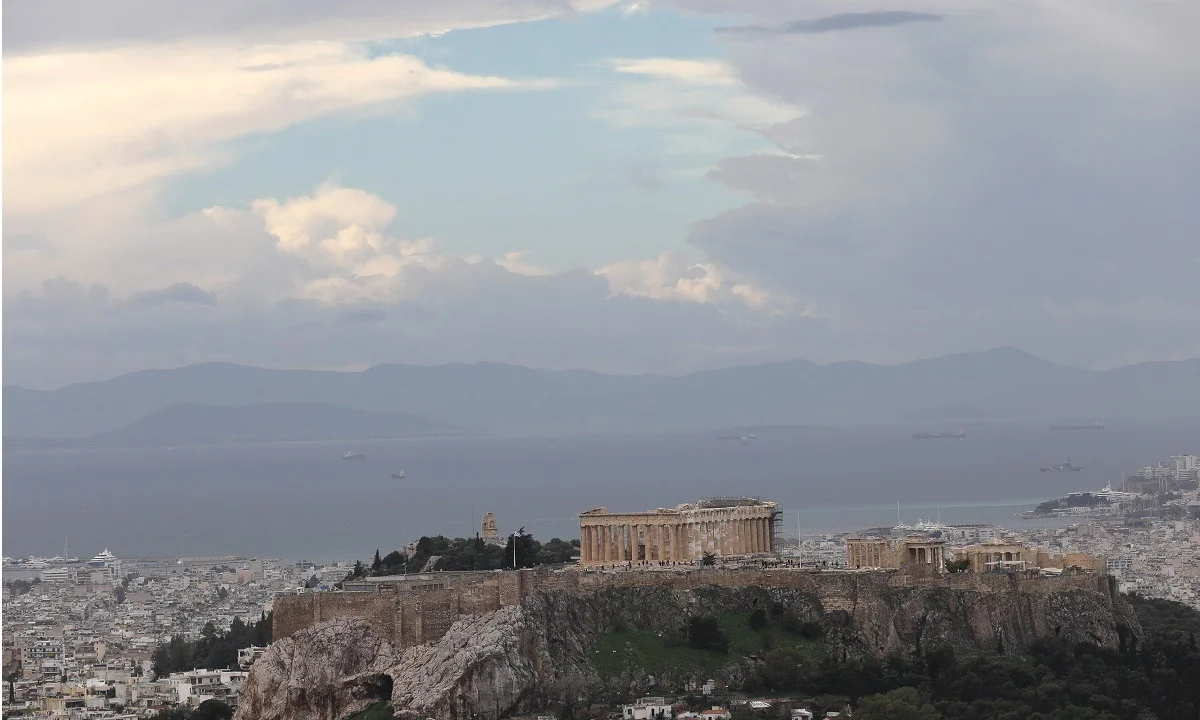 Καιρός: Ζέστη και αφρικανική σκόνη σε ολόκληρη τη χώρα (vid)