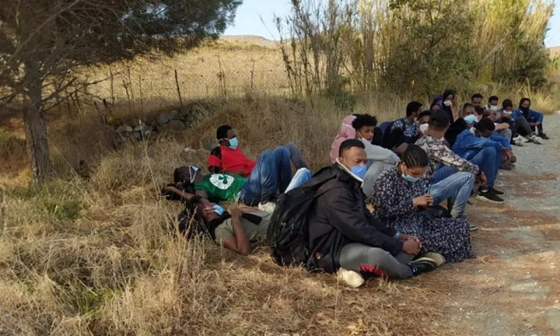 Δυτική Λέσβος: Έφτασε βάρκα με πρόσφυγες και μετανάστες