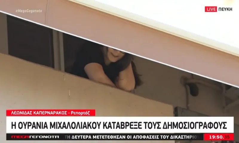 Χρυσή Αυγή: Έχασε την ψυχραιμία της η κόρη του Μιχαλολιάκου - Μπουγέλωσε τους δημοσιογράφους! (vid)