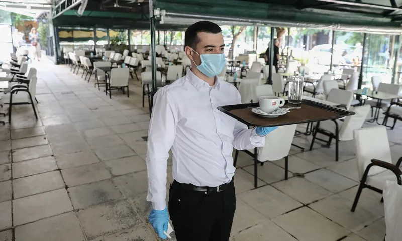 Κορονοϊός: Τι ισχύει από Δεύτερα στα μαγαζιά εστίασης (vid)