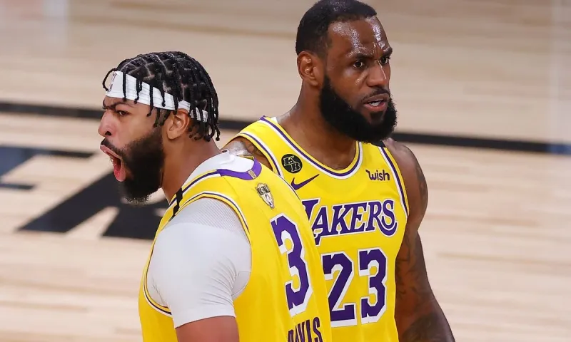 Λέικερς: Παίζει στο Game 6 ο Άντονι Ντέιβις (vid)