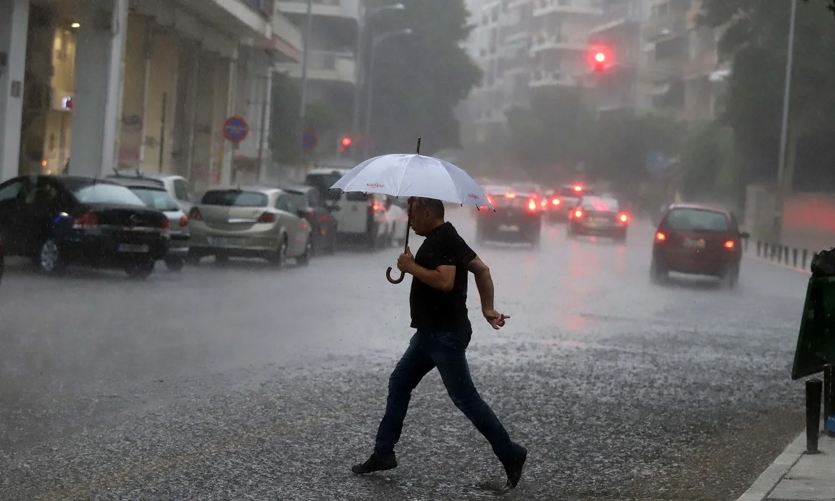 Καιρός 12/10: Κακοκαιρία με ισχυρές βροχές και καταιγίδες