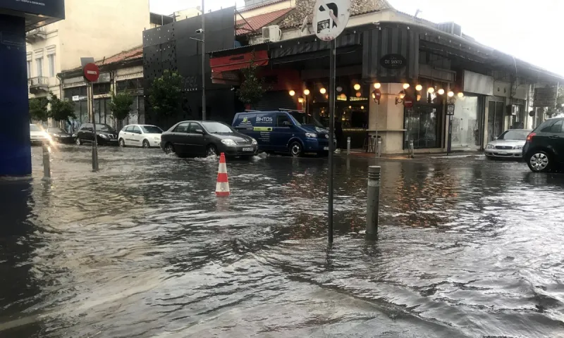 Καιρός - Έκτακτο δελτίο από την ΕΜΥ: Νέο κύμα κακοκαιρίας σε όλη την Ελλάδα (vid)