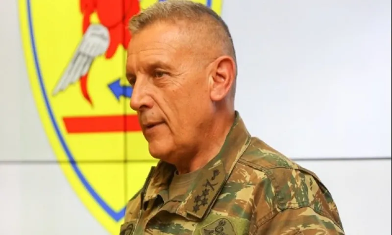 Αρχηγός ΓΕΕΘΑ: «Οι Έλληνες οφείλουν να είναι ήσυχοι...»