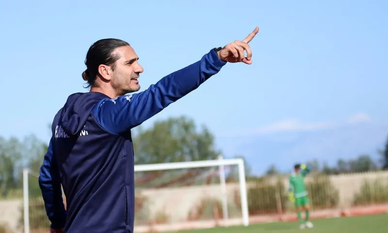 Παναχαϊκή: Σε δύσκολη θέση ο Ελευθερόπουλος - Μένει μέχρι τα επίσημα ματς