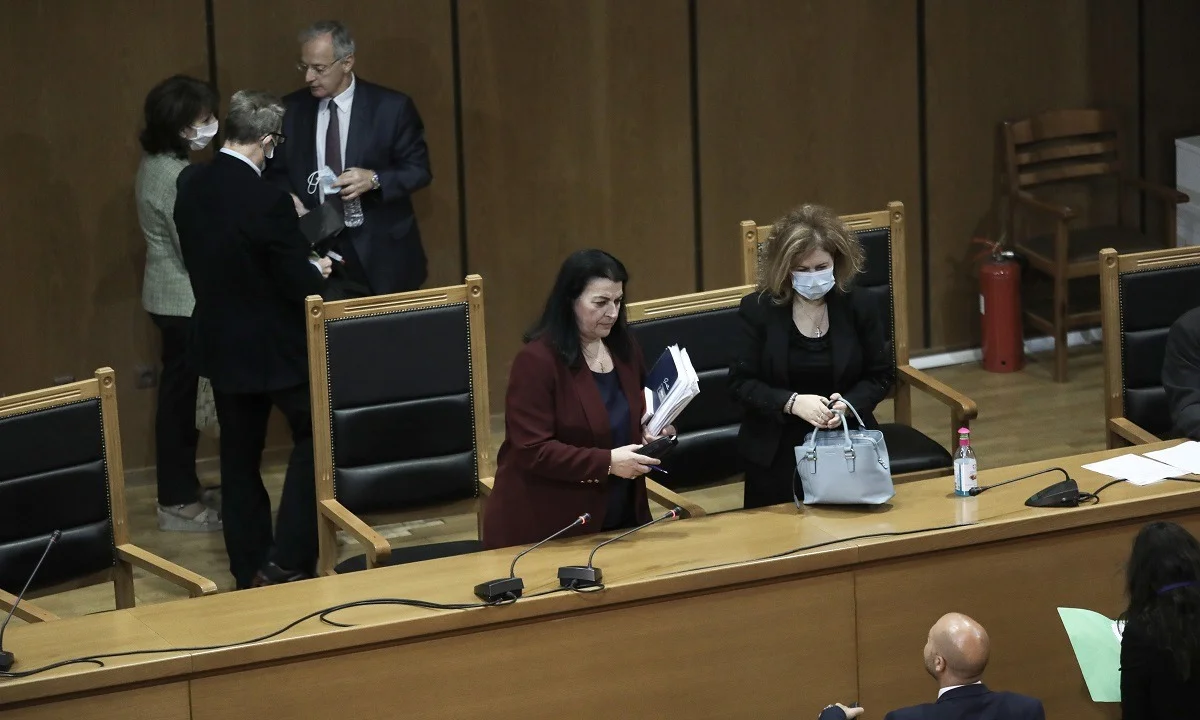 Δίκη Χρυσής Αυγής: Η πρόεδρος αμφισβήτησε την πρόταση της εισαγγελέως - Οι έντονοι διάλογοί τους