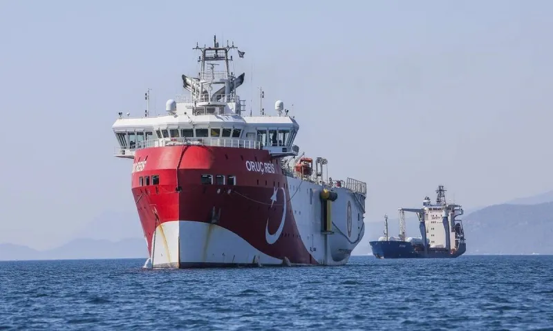 Ελληνοτουρκικά: Τουρκικά ΜΜΕ αναφέρουν στρατιωτική κινητικότητα γύρω από το Oruc Reis