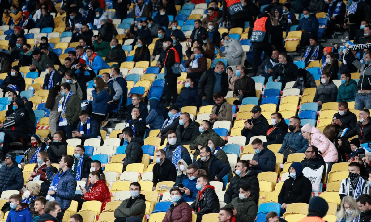 Champions League: Μισογεμάτα από κόσμο τα γήπεδα των πρώτων αγώνων (pics, vid)