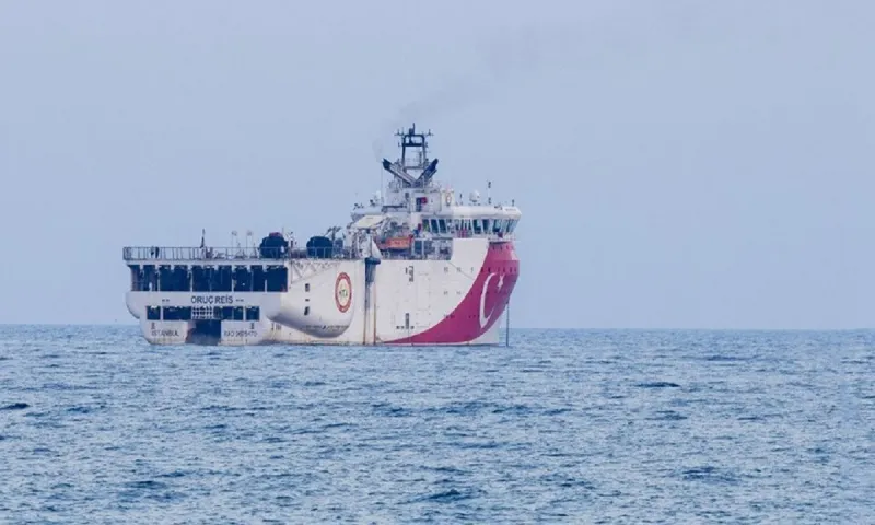 Bayraktar: Στέλνουν drones πάνω από το Oruc Reis οι Τούρκοι