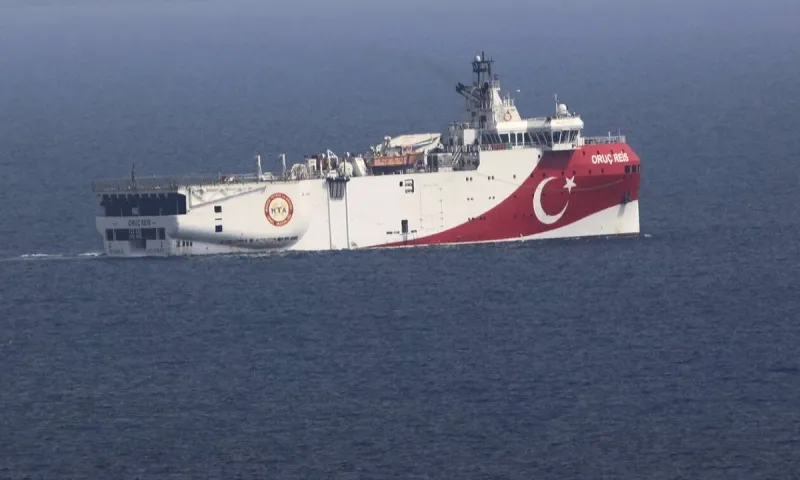 Κρίση μακράς διαρκείας - Ανάμεσα σε Ρόδο και Καστελόριζο το Oruc Reis