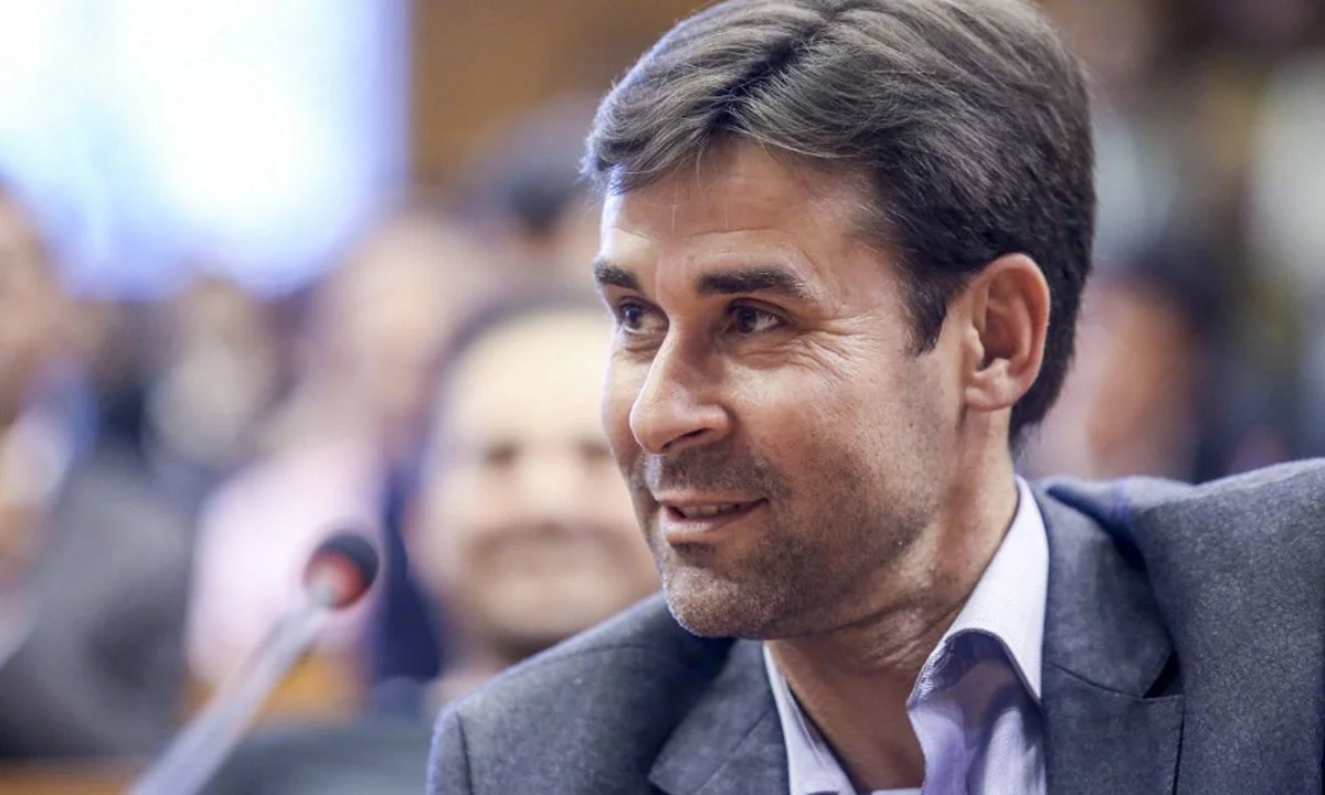 Τσιάρτας: «Μήπως ο Covid δεν κολλάει στις διαδηλώσεις εξαιτίας της μπόχας;»