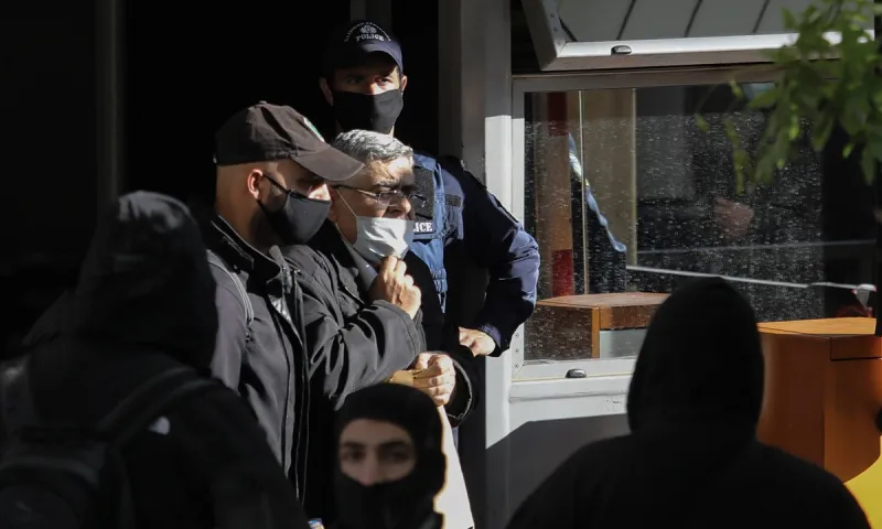 Χρυσή Αυγή: Έφτασαν στις Φυλακές Δομοκού οι καταδικασθέντες - Η διαδικασία που θα ακολουθηθεί (vid)