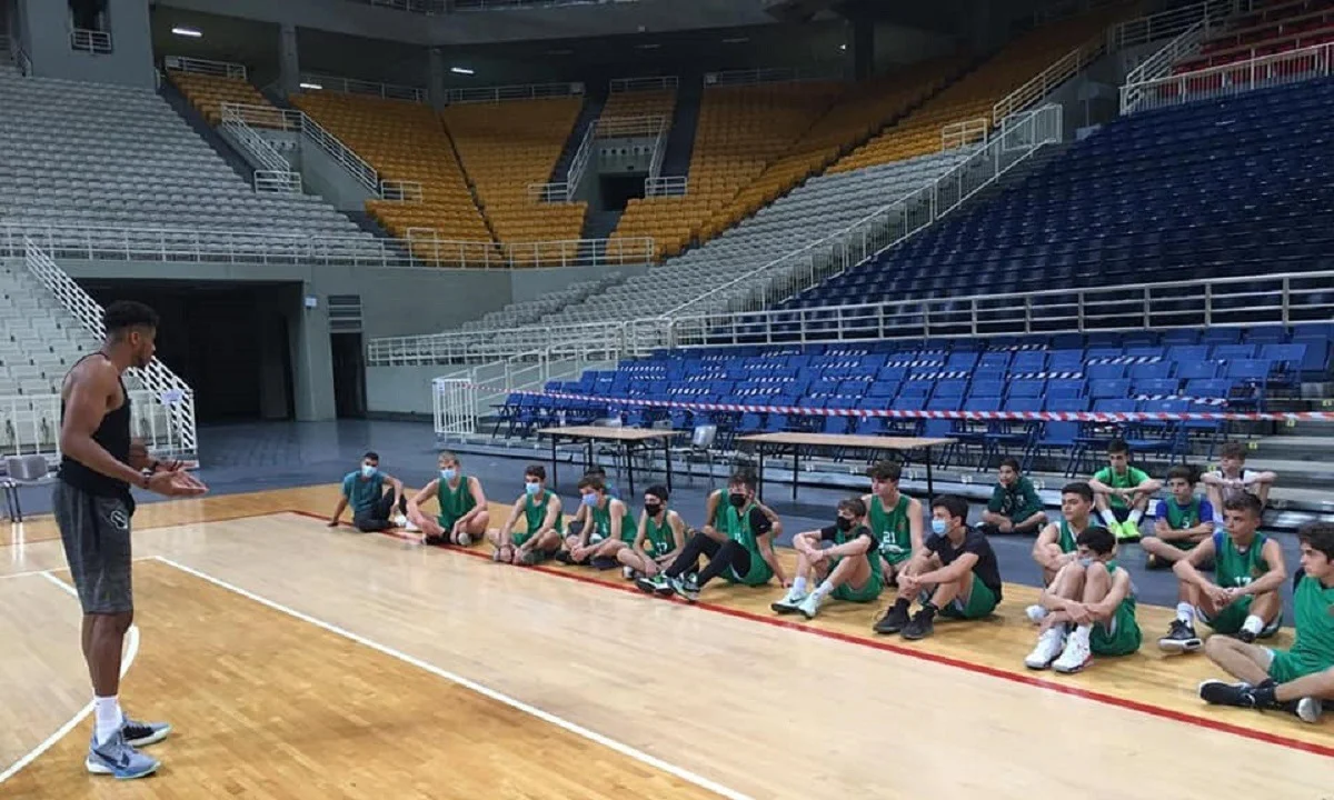 Ο Αντετοκούνμπο στις Ακαδημίες της ΚΑΕ Παναθηναϊκός