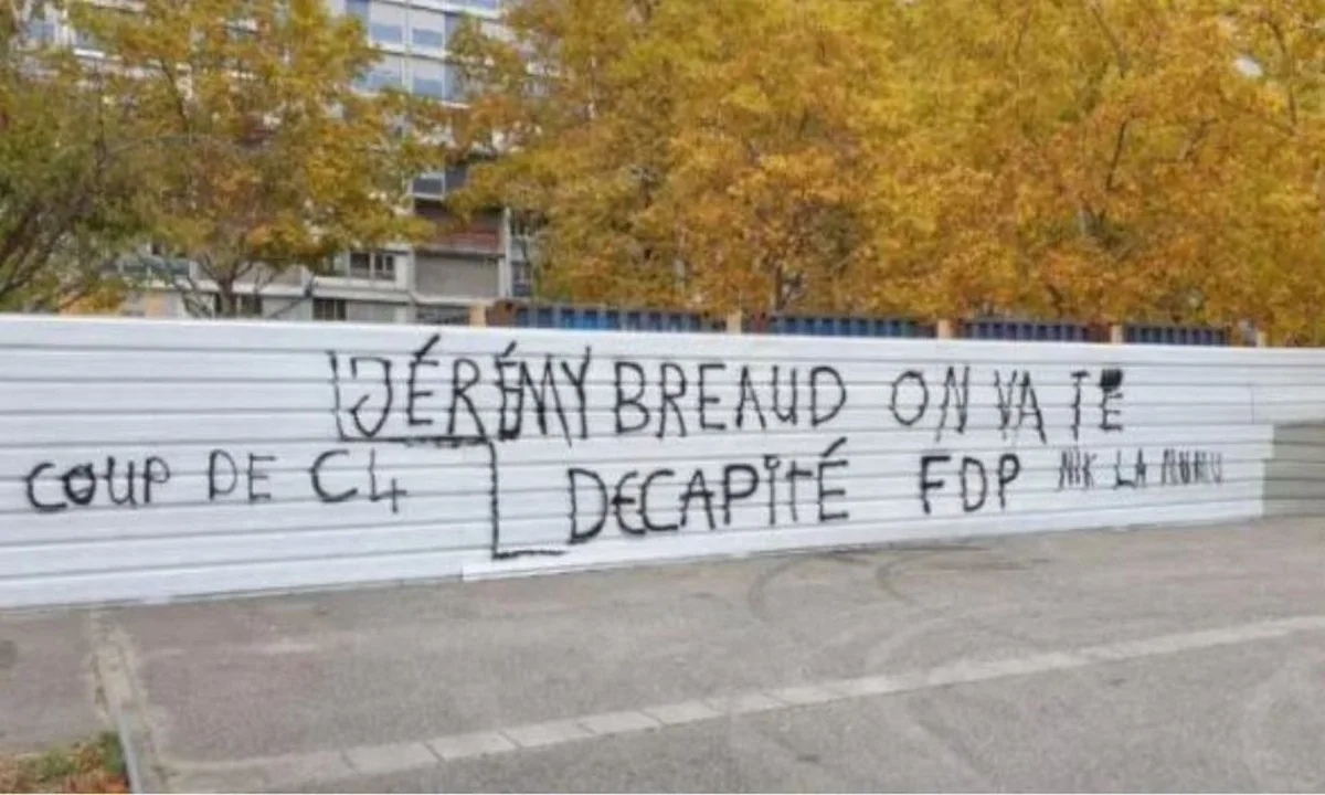 Γαλλία: Απειλούν να αποκεφαλίσουν δήμαρχο μία εβδομάδα μετά τη δολοφονία του καθηγητή