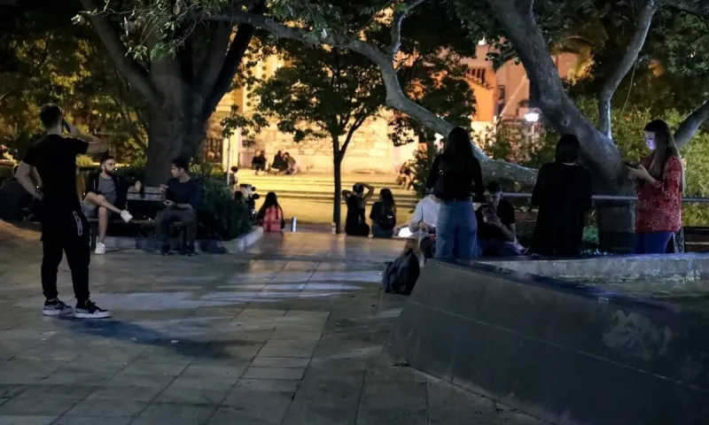 Κορονοϊός: Μάσκες παντού από σήμερα και απαγόρευση κυκλοφορίας το βράδυ