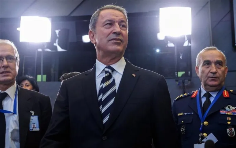 Εθνικιστικό παραλήρημα Ακάρ: «Θα πεθάνουμε σαν ήρωες αλλά την σημαία μας δεν θα την υποστείλουμε»