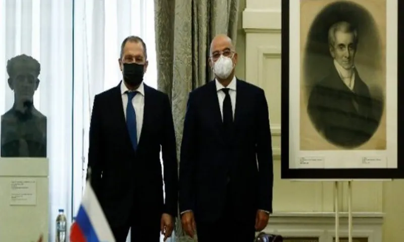 Κάτω από τον πίνακα του Ιωάννη Καποδίστρια συναντήθηκαν Λαβρόφ - Δένδιας