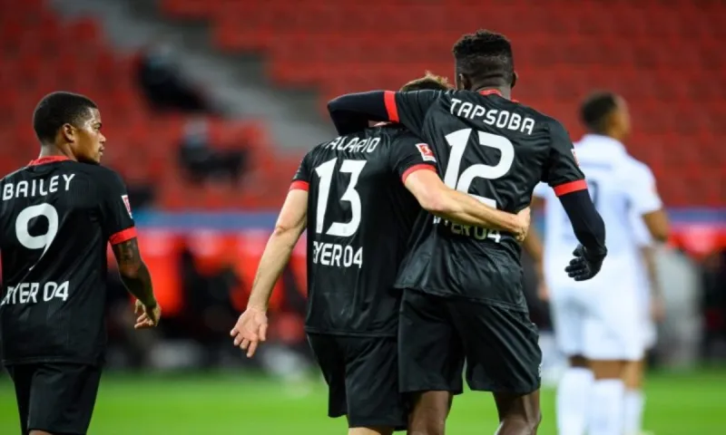 Λεβερκούζεν - Άουγκσμπουργκ 3-1: «Τρίποντο» με κορυφαίο τον Αλάριο